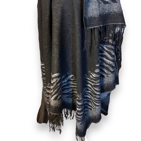 Elegant Black and Gray Wrap - Picture 4 of 15